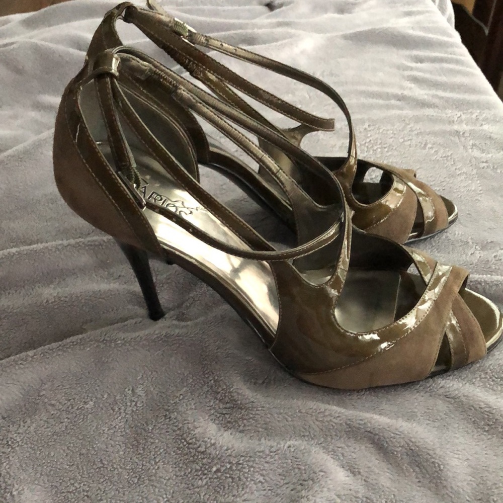 Carlos Santana Beautiful Strappy Heels - Picture 2 of 9